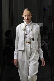 卢周图片,探寻历史长河中的传奇人物  第3张