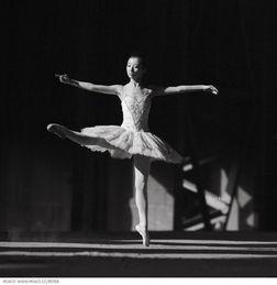 一个人跳舞的图片 第3张 一个人跳舞的图片 第3张